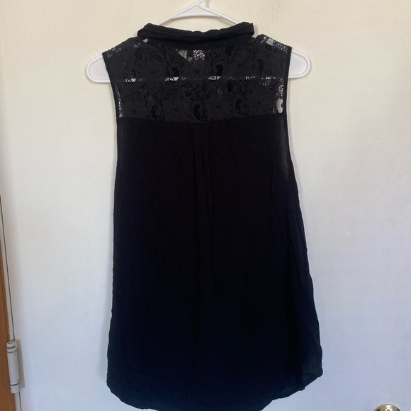 Torrid size 0 button down chiffon top with lace detail - Picture 3 of 5